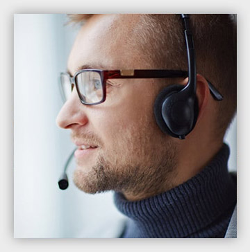 answering service agent with headset